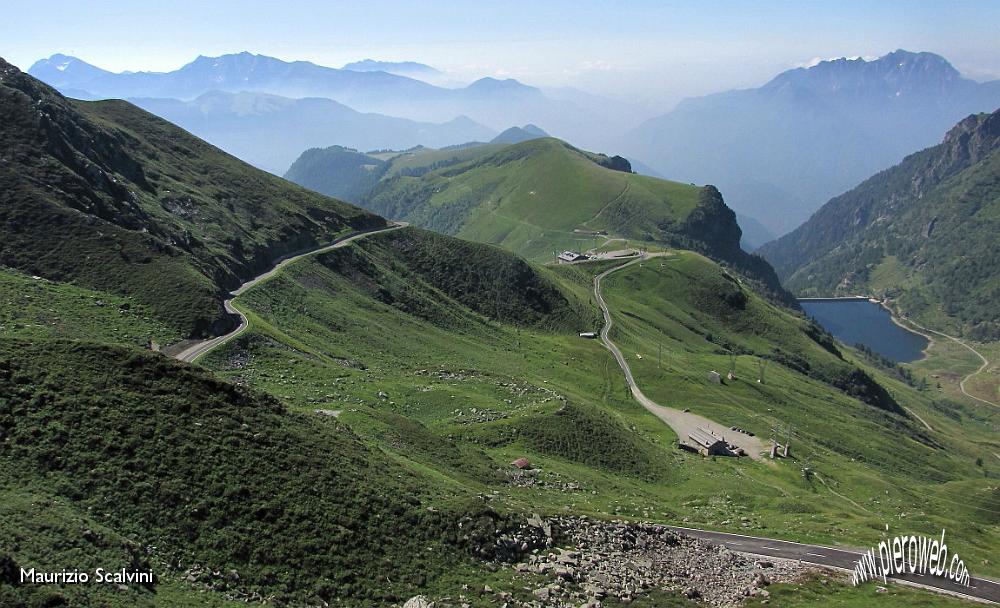 27 In cresta. Uno sguardo a Sud.....JPG